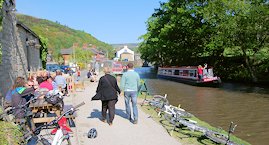 canal boat cruise yorkshire