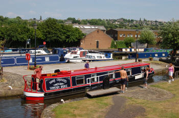 One way canal holiday route via the Calder & Hebble Navigation - Brighouse