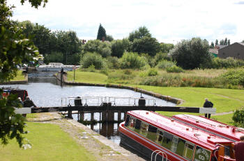 One way canal holiday route via the Calder & Hebble Navigation - Wakefield