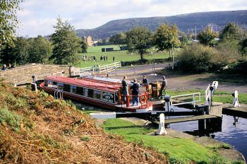 Lock 6 on the Huddersfield Broad Canal